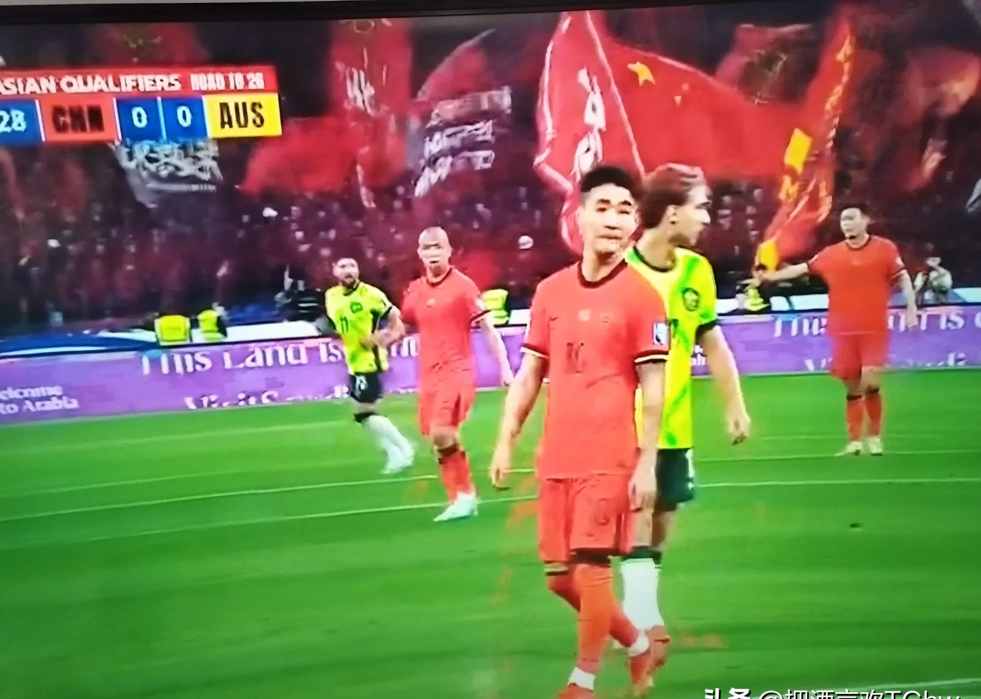 球队在比赛中以一球之差赢下激动人心的胜利